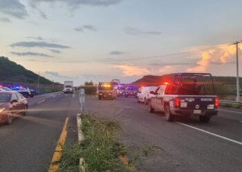 Agentes municipales recuperan en Costa Rica camioneta robada en Culiacán