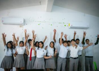 ¡Compromiso cumplido! Juan de Dios Gámez entrega minisplits a escuela de Bachigualatito