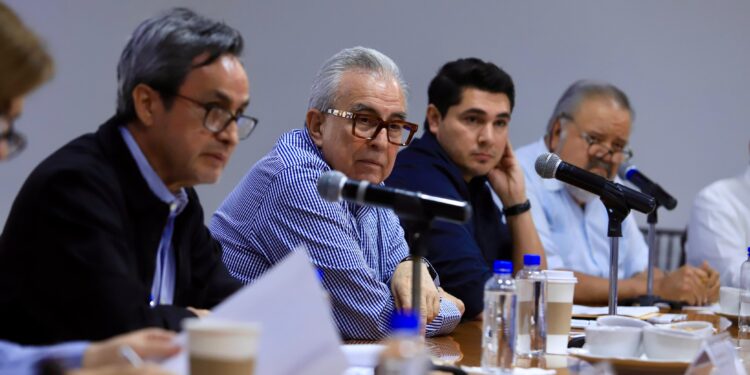 Rocha sostiene reunión con su gabinete previo a su Tercer Informe de Gobierno