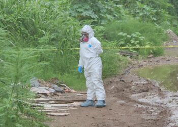 Hallan a un hombre asesinado y envuelto en una mallasombra al norte de Culiacán