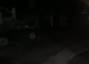 ¡Se pasan! Vecinos de  la colonia 5 de febrero se quedan sin luz y CFE no atiende reporte