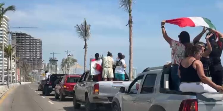 Familia de Marco Verde  festeja la Medalla de Plata con caravana por el Malecón y fiesta en La Montuosa