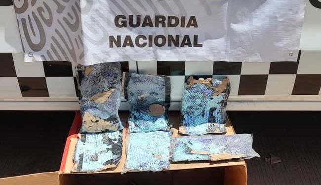 Aseguran 10 mil pastillas de fentanilo ocultas en envío de mensajería con montura para caballo en Culiacán