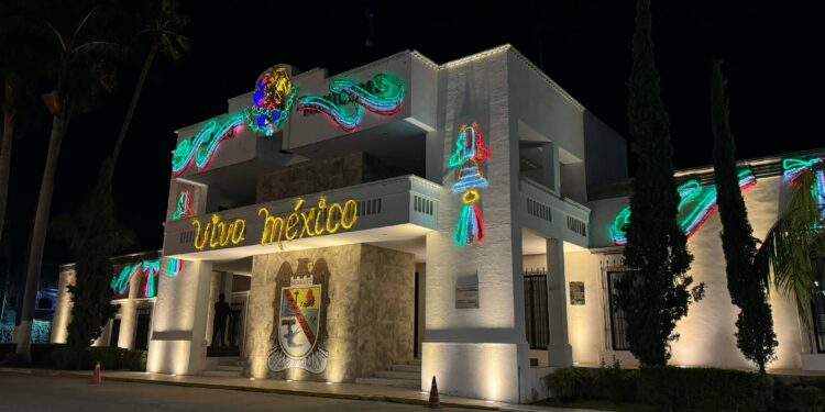 ¡Viva México! Badiraguato se tiñe de los colores patrios