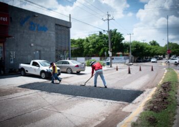 Ayuntamiento instala reductores de velocidad y prepara labores de reencarpetado en diversos sectores