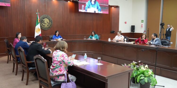 Legisladores condenan “autoritarismo” de la UAS ante intensión de amonestar a maestro por escribir sobre caso Cuén