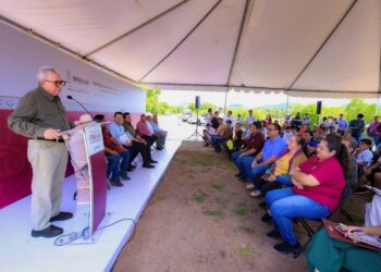 Toda la gente tiene derecho a vivir dignamente, con obras que les beneficien: Rocha Moya