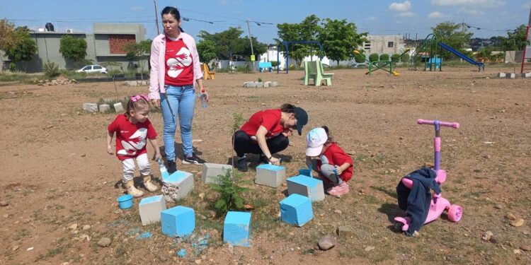 Voluntarios se unen para rehabilitar espacios públicos en Culiacán
