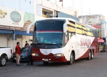 Con sus propias unidades, Gobierno del estado apoya con transporte público y gratuito a la población de Culiacán