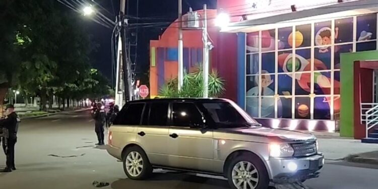 Balacera en el Malecón Viejo deja una camioneta de lujo asegurada