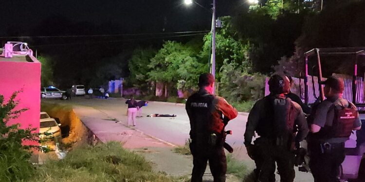 Localizan a un hombre decapitado a un costado del parque Culiacán 87