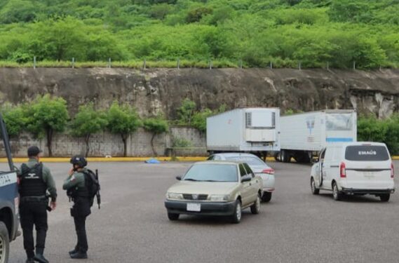 Hallan a un hombre ejecutado a balazos en zona de enfrentamientos