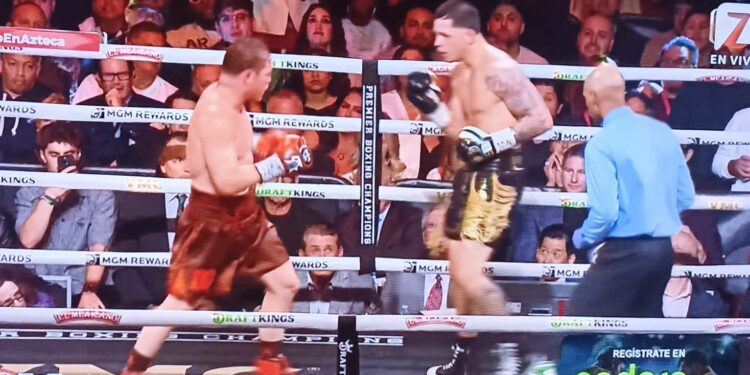 Canelo Álvarez venció por desición a Édgar Berlanga
