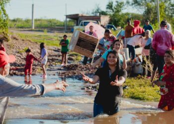 Lleva Gobierno del Estado de Sinaloa ayuda oportuna a familias afectadas por la tormenta “Ileana”