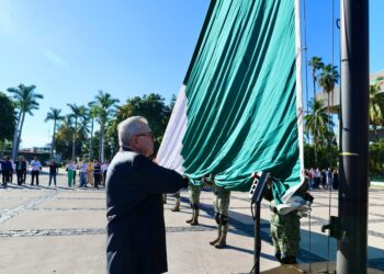 Rocha Moya encabeza la ceremonia del 214 aniversario del Inicio de la Guerra de Independencia