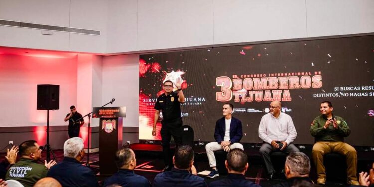 Bomberos de Badiraguato fortalecen sus conocimientos en Congreso Internacional de Tijuana