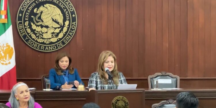 Auditora Superior del Estado comparece ante el Congreso