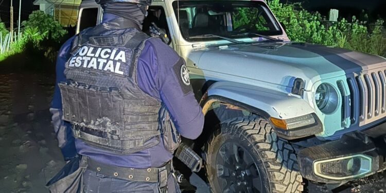 Policías del Grupo Élite recuperan camioneta con reporte de robo