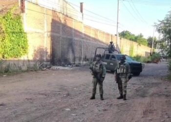 Hallan a un hombre “encobijado” en la colonia La Costera