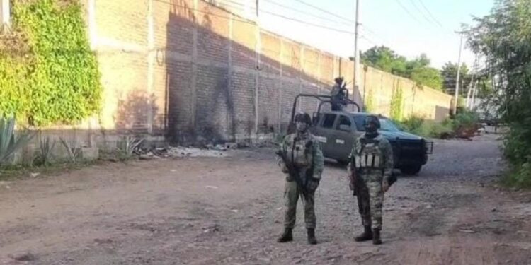 Hallan a un hombre “encobijado” en la colonia La Costera