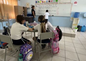 Con temor solo algunos padres de familia llevan a sus hijos a las escuelas en Culiacán