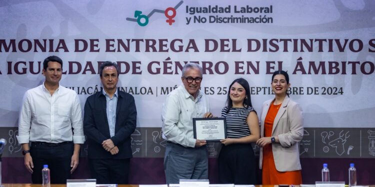 Entrega Rocha Moya distintivo a 27 empresas sinaloenses por fomentar la igualdad de género en el ámbito laboral