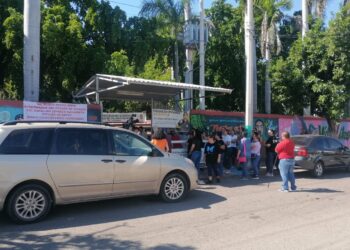 ¡Queremos clases virtuales! Padres de familia protestan en la Federal #4