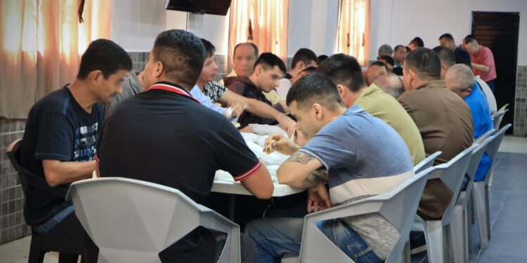 Cocina móvil Alajibua de DIF Cuiliacan, lleva alimento caliente con jóvenes en rehabilitación