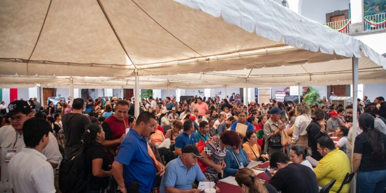 Con mucha afluencia inicia el Tercer Día del Programa de Apoyo Económico Emergente