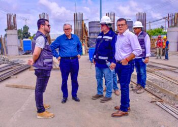 Rocha supervisa construcción de obras viales en Mazatlán