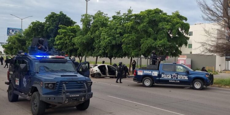 Hallan automóvil abandonado en el Desarrollo Urbano Tres Ríos