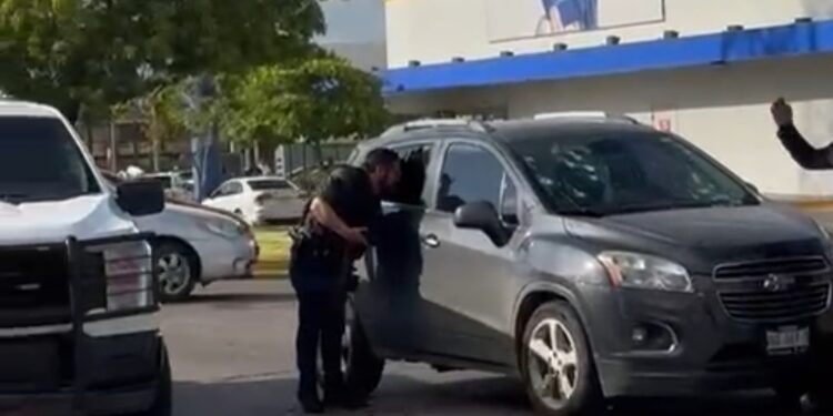Asesinan a balazos a jefe policiaco en Mazatlán