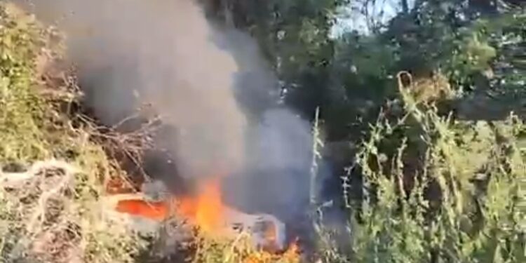 Desconocido muere al volcarse e incendiarse el auto que conducía sobre la Autopista Culiacán-Mazatlán