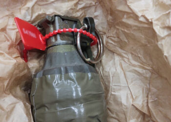 Guardia Nacional detecta granada de fragmentación en empresa de mensajería