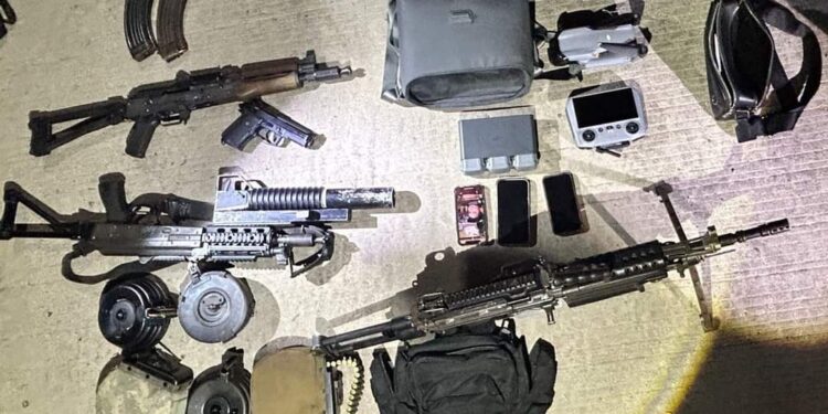 Guardia Nacional aseguró en Sinaloa un vehículo todoterreno, armamento, ponchallantas y un dron