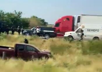 Hallan a un asesinado en una camioneta  en la cuneta de la Maxipista