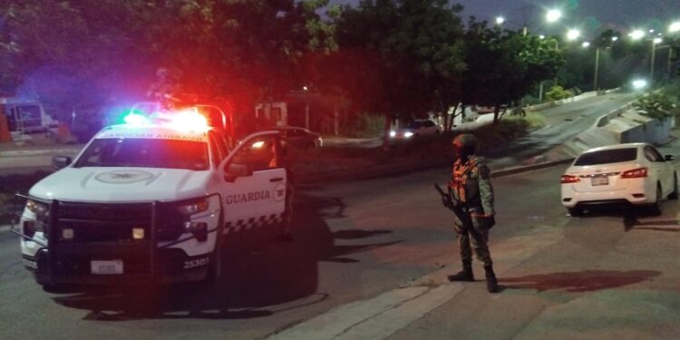 Aseguran una camioneta tras persecución y balacera al sur de Culiacán