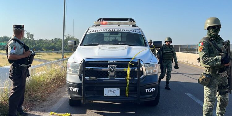 Hallan asesinado y cubierto con una lona sobre el puente elevado del distribuidor vial en Costa Rica