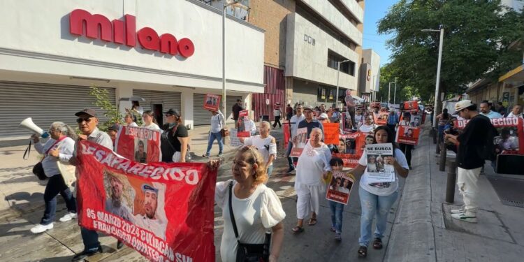 Sabuesos Guerreras marchan en Culiacán para exigir que paren los levantones