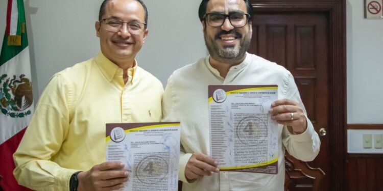 Juan de Dios Gámez recibe pliego petitorio del STASAC