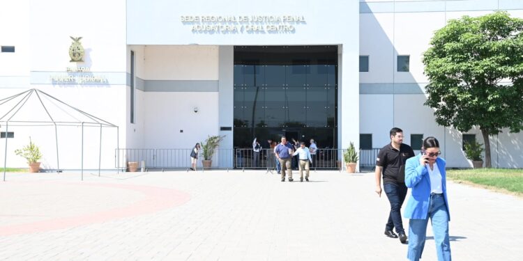 De manera inmoral y viciada, juez decide separar del cargo de “Rector suplente” a Robespierre Lizárraga, a pesar de que dicha figura es inexistente en la legislación universitaria