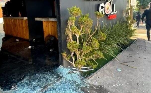 Atacan a balazos e intentan quemar otro restaurante de Sushi en Los Huizaches
