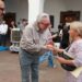 Rocha Moya hace entrega de cheques del Programa de Apoyo Económico Emergente a comerciantes de Culiacán