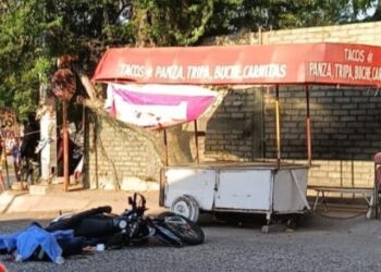 Ejecutan a dos jóvenes que circulaban en una motocicleta