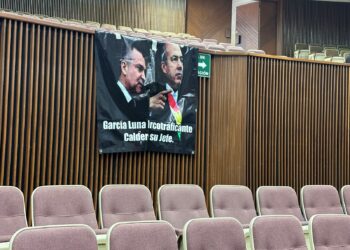 No me molesta, luego podría poner una contra morenistas: Lideresa del PAN ante colocación de lona contra García Luna y Calderón en Congreso