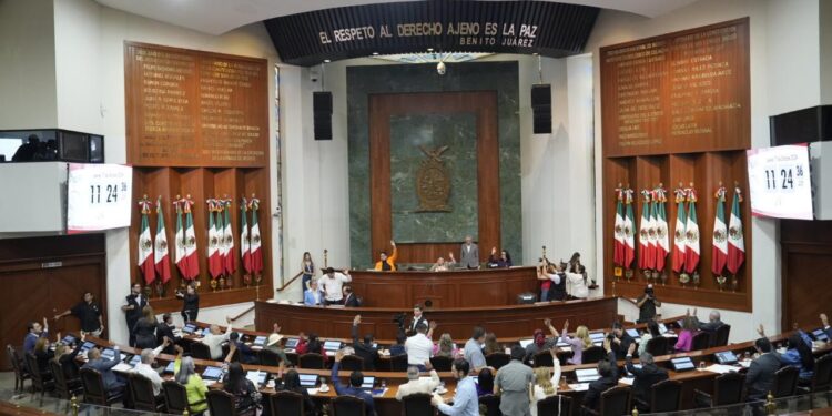 La diputada Almendra E. Negrete Sánchez solicita licencia para separarse del cargo