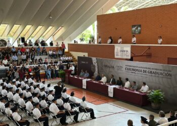 Se gradúan 221 elementos de la Unipol