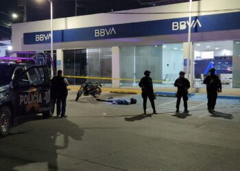Matan a balazos a joven motociclista en el Mercado de Abastos