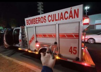 Una decena de vehículos resultan dañados por “ponchallantas” en el bulevar Universitarios