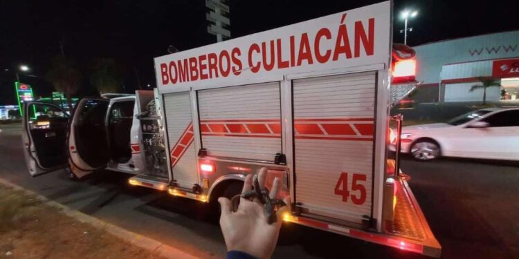 Una decena de vehículos resultan dañados por “ponchallantas” en el bulevar Universitarios